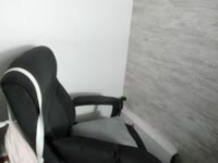 Me encanta que seas real en mi habitación, simplemente sé tú mismo y disfrútame, eso realmente me pone mojada.