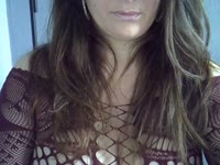 Een vrijgezelle spannende milf die van avontuurtjes en fantasietjes houdt. Om te delen of om de jouwe te horen.
