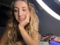 Hey jij... nieuwsgierig naar meer? Een 28-jarige geile moeder en alles behalve de standaard MILF. Klein en slank, maar 100% naturel... en ik hou ervan om bekeken te worden. Mijn spel is simpel: jou plagen tot je het niet meer houdt... laat mij je dag wat heter maken. In privéchat ga ik topless, wil je mij helemaal naakt zien en samen met mij spelen? Dan moet je naar VIP gaan.