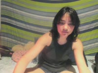I am a young girl with strong arms. I love to have some fun on cam