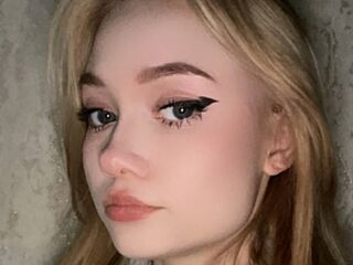 cam girl playing with dildo CecilyBurnard