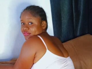 beautiful webcamgirl KiraDon