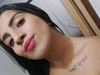 naughty camgirl fingering shaved pussy AlanaMierss
