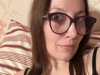 camgirl fingering bald pussy AlanyssLyon
