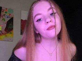 girl showing tits AliceSmithen