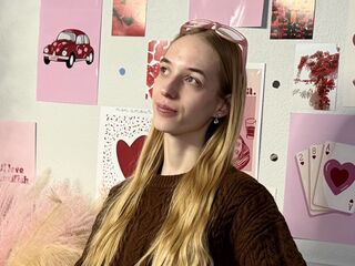 naughty camgirl masturbating with vibrator AlyssaRingbloom