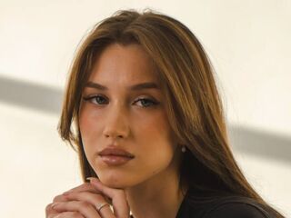 naked camgirl AmelinaBrauberg