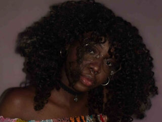 cam girl fingering AminetaDuke