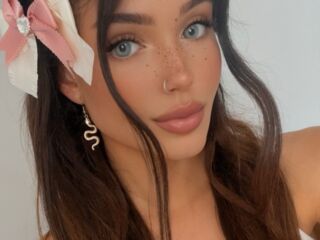 sexy camgirl BellaSophiaSky