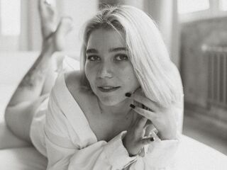 girl naked BreanaAlosta