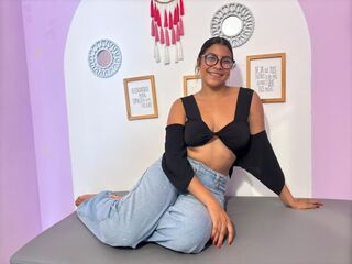 hot cam girl masturbating with vibrator BrianaMontes