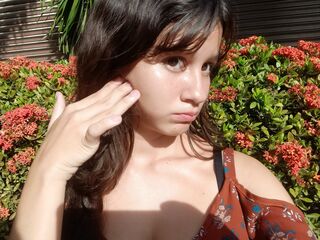 camslut fingering shaved pussy CameliaTorres