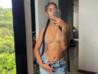 naked girl with webcam fingering pussy CarolineCartson