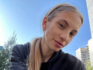 cam girl fingering pussy CatherynBigger