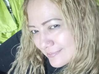 beautiful girlcam ClauMills