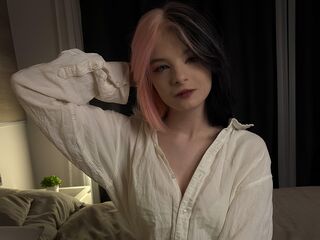 naked camgirl masturbating with vibrator ClaudineKrentz