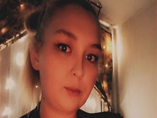 camgirl chat room CrystalSins