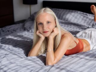 camgirl masturbating with dildo DaniellaStarki