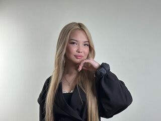 camslut showing pussy DaphneBaczewski