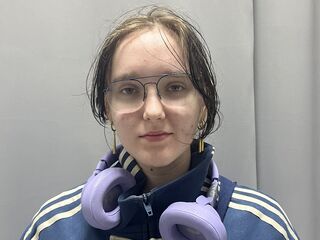 cam slut video chat DoraDawson