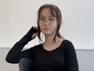 camgirl masturbating with vibrator DortheyBranco