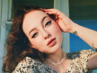 topless camgirl EarleneCorby