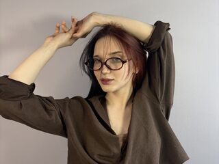 naughty camgirl fingering shaved pussy ElizabethHerrer