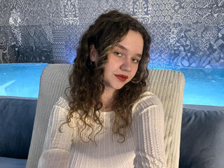 girl topless ElliaWesty