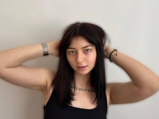 camslut showing tits EloisPallotta