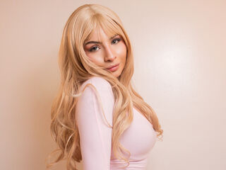 naughty camgirl masturbating with dildo EmmyAngels