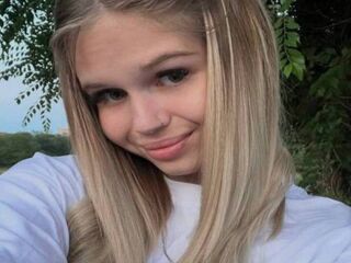 topless webcamgirl EricaVon