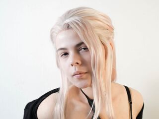 closeup web cam EvaLaren