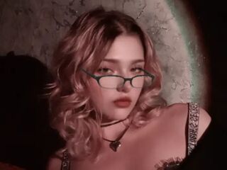 camslut fingering shaved pussy GlynisLathon