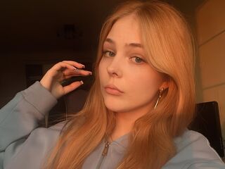 naughty camgirl masturbating with dildo GraceLake