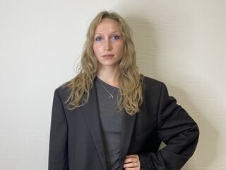 girl showing tits IrinaVelzeboer