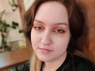 camgirl fingering shaved pussy JannetteCasias