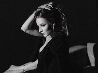 camgirl masturbating with vibrator KatarinaVix