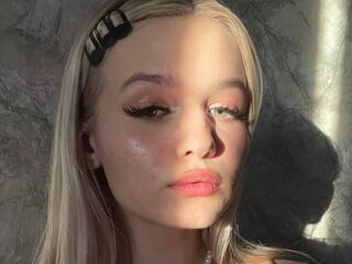 naked cam girl fingering pussy KianaStark