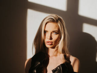 camslut masturbating LanaSharapova