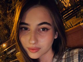 live striptease LeiaFrost