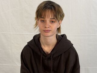 camslut fingering shaved pussy LindyOestreicher