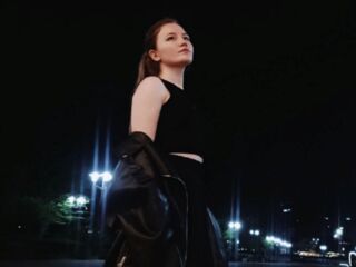 naked webcam girl LinnAverbach