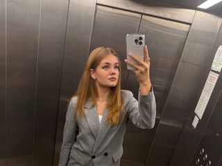 adult web cam chat room LizzieIacovino