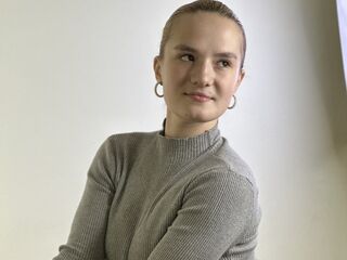 girl shaving pussy LorrianePytko