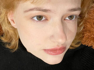 camwhore fingering pussy LunaBeans