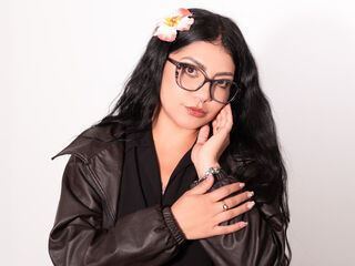 adult cam show LunaBlur