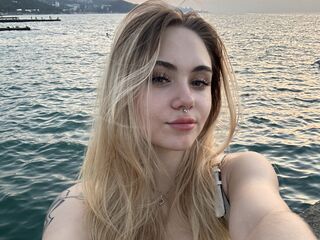 camwhore fingering shaved pussy LunaMillie