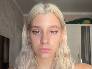 camgirl shaving pussy LynelleDome