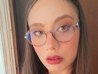 nude webcamgirl MadeCristine