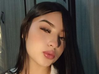 camslut showing pussy MadelynFabbro